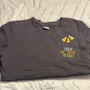 Gray and Yellow Short Sleeve Tee with Graphic Design